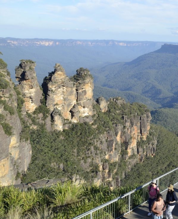 Nouraalmgren's tweet photo. •Three Sisters walk•
منطقه جبليه تعتبر معلم سياحي زرتها في 2014 فـ ماتحمست لها مره ثانيه 
⁃Skyway East Station - Scenic World
بنفس المكان فيه  تلفريك تشوفون فيه الجبال للي يحبون الطبيعه فيه قطار ينزلكم لتحت  كان ممتع صراحه https://t.co/JhIBEcEgd0