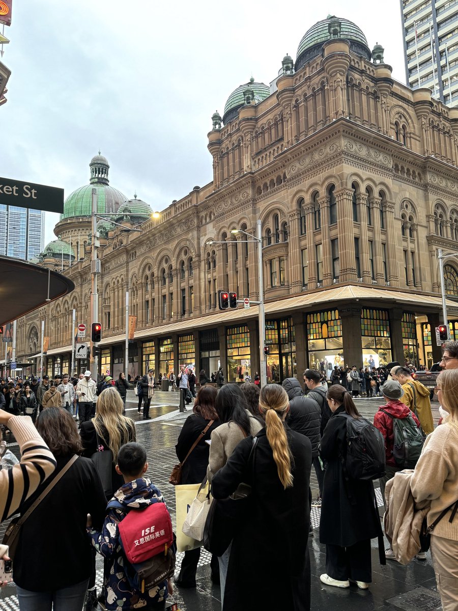 Nouraalmgren's tweet photo. الاسواق :
•Queen Victoria Building•
مبنى الملكة فيكتوريا مبنى قديم و يعتبر من التراث من أواخر القرن الـ١٩ فيه كثير محلات ومطاعم و مقاهي 
•Sydney Arcade•
منطقة تسوق صايره بين مفتوحة و مغلقه قريبه من مبنى الملكه فيكتوريا
- Westfield Sydney 
- Westfield Parramatta
-Castle Mall
- Macquarie Centre
- DFO Homebush Outlet 
- Birkenhead Point Outlet