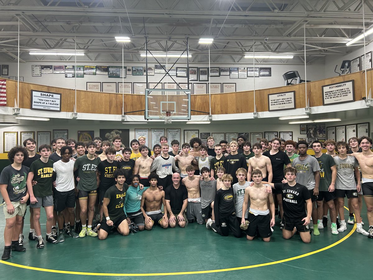 _stedswrestling's tweet photo. Thanks to Olympian @AndyHrovat for sharing his knowledge today #onceaneaglealwaysaneagle https://t.co/hgaLXGxFvQ