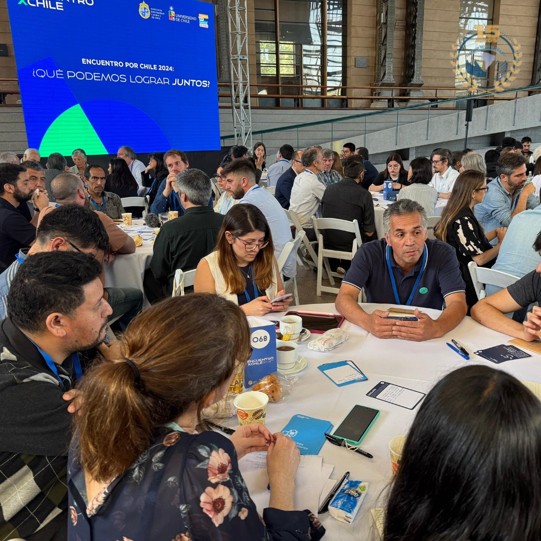 Fedwalmartcl's tweet photo. Este jueves se realizó el diálogo participativo "Encuentro X Chile", donde participaron cientos de personas ligadas a la sociedad como la civil, sindical, académica, empresarial y gubernamental para dialogar y comprender hacia una colaboración común. https://t.co/9uACa4qApS