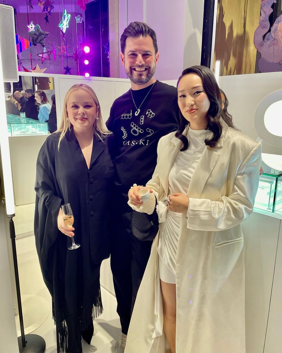 bryerinha's tweet photo. Yerin Ha está presente na comemoração de aniversário da Tasaki, hoje (21), em Londres. https://t.co/qxP2DyqSjC