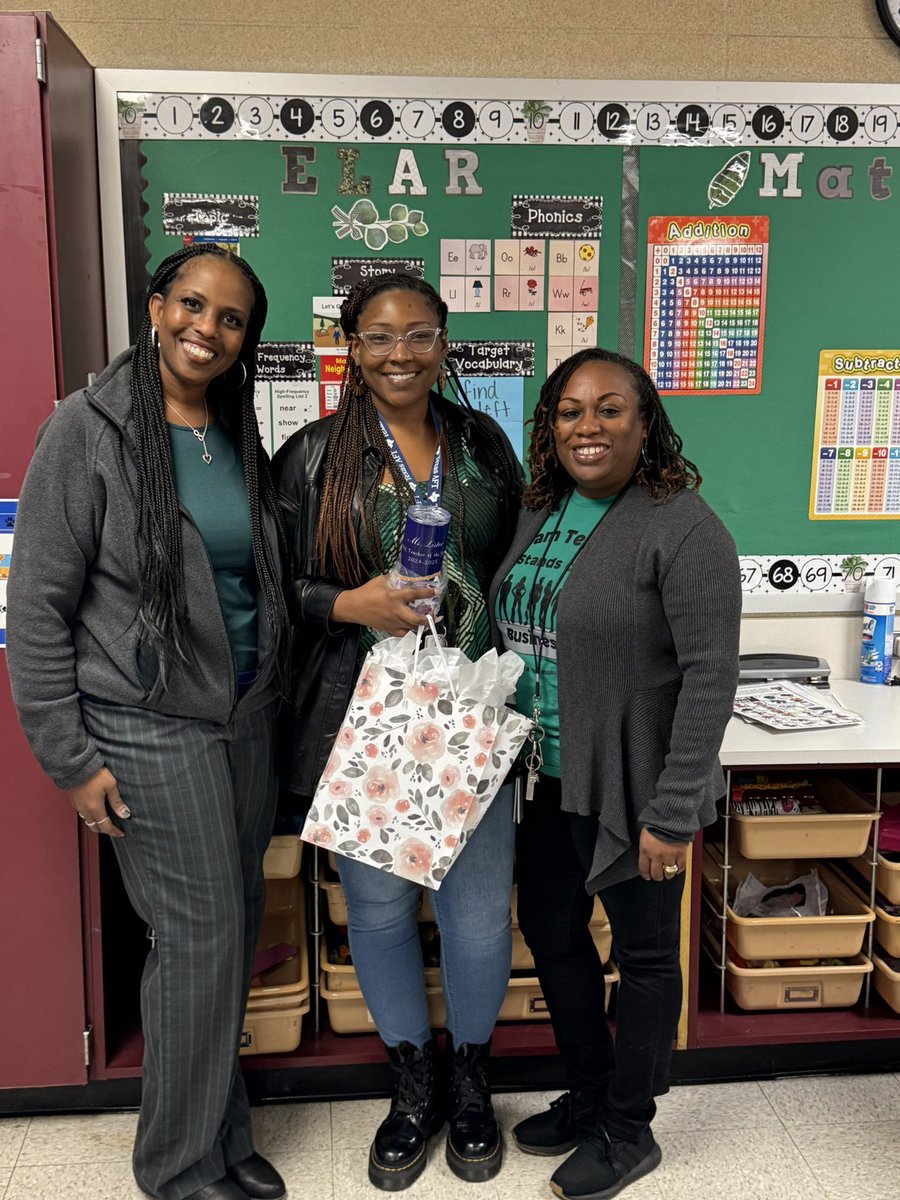 Alvarado_reads's tweet photo. Congratulations to our ESL and Bilingual Teacher of the Year winners @CalvertES_AISD 🎉 Thank you for your dedication, hard work, and the positive impact you have on our students. @DrWynneLaToya @SDuncan7124 @APCrykenn @JMGutierrez_23 https://t.co/Oj3XQHFYdX