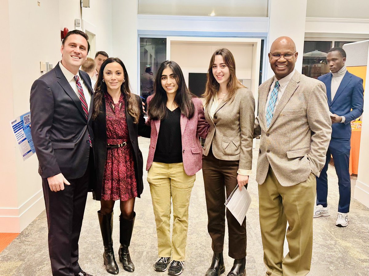 lexjohnstone's tweet image. Excellent time at this month’s @worldadvisory DC Small Business Networking event w/ @PNCBank. A wide diversity of backgrounds and industries. Pictured: @Georgetown’s @HilltopMFI - a student-run org lender to disadvantaged entrepreneurs in the DC area. Such an impactful resource!
