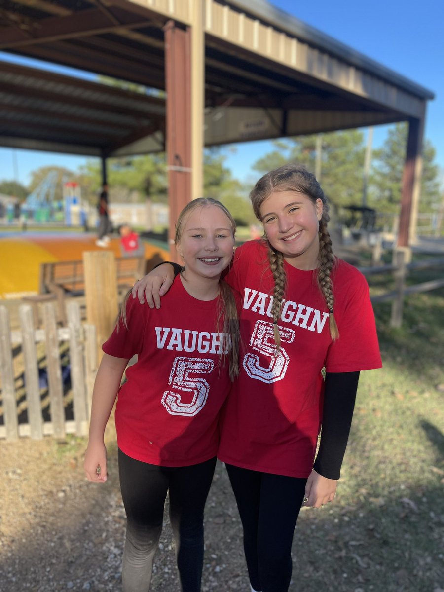 5thgradecamp24's tweet photo. Cuties 🩷🩷 https://t.co/bVihtZpkCC