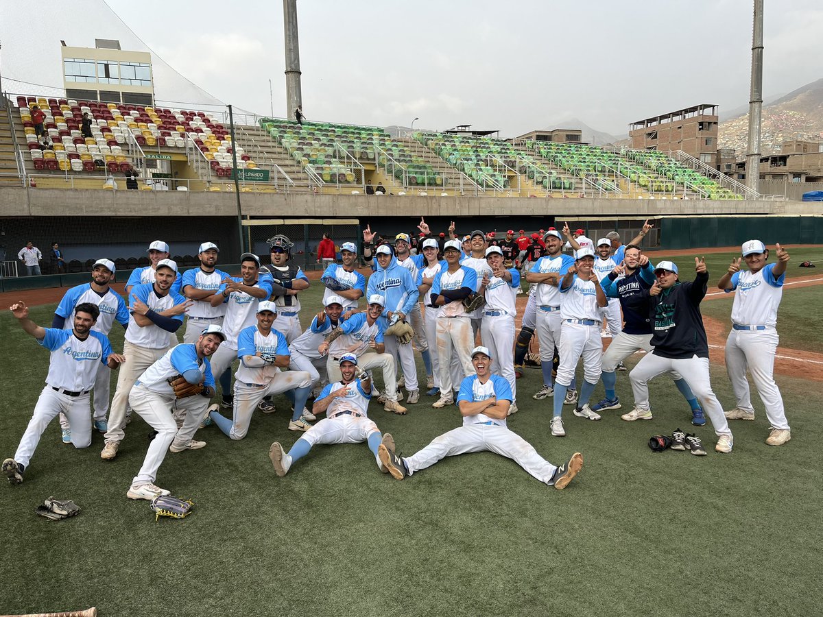 🔝 Argentina 🇦🇷 finalista! ⚾️

🫶🏻 @losgauchosarg consiguen su 5ta victoria consecutiva frente a Perú 🇵🇪 por 5 -1 y enfrentarán a Brasil 🇧🇷 el día sábado, a las 17 hs, en la final.

<a href="/enardinfo/">Un Logro en Equipo</a> <a href="/PrensaCOA/">Comité Olímpico ARG</a> <a href="/WBSC/">WBSC ⚾🥎</a> <a href="/beisbolamericas/">wbscamericasbeisbol</a> <a href="/WBCBaseball/">World Baseball Classic</a>