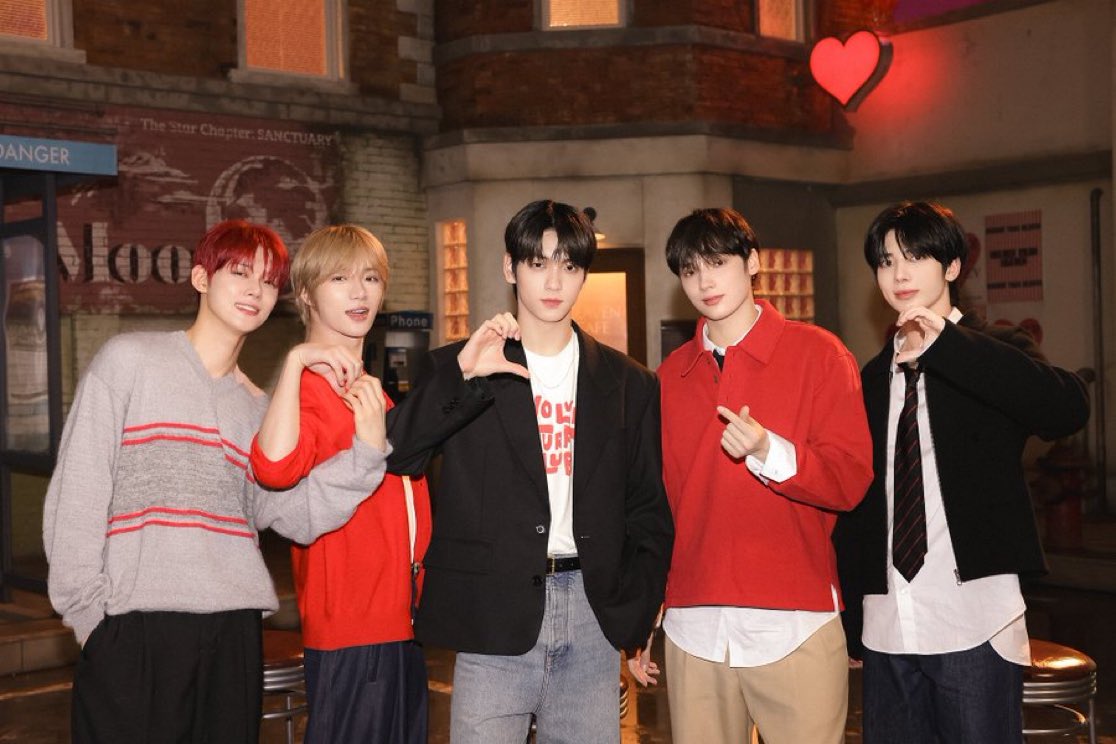 TXTPeruFiles's tweet photo. 📃 ARTÍCULO |241120| #TXT 👏🏻

"@TXT_members arrasó en las listas de Billboard de EE.UU con su nuevo álbum 'The Star Chapter: SANCTUARY'. Según la última lista (edición del 23/11) publicada por Billboard, un medio de comunicación musical estadounidense, el día 19 (hora local), [+] https://t.co/vAKFtnFu3J