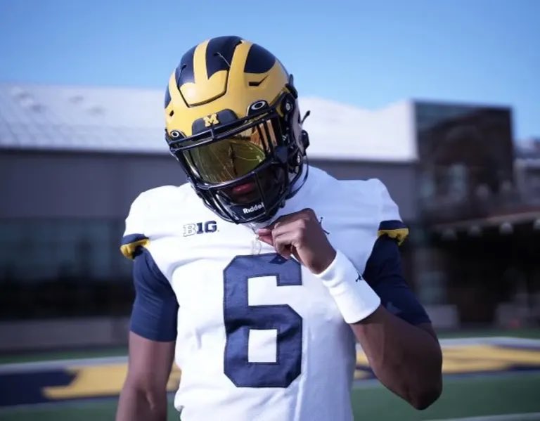 CFBReport's tweet photo. Michigan has flipped the #1 Player Bryce Underwood from LSU🫨🫨🫨. 

A PROGRAM CHANGING COMMITMENT. https://t.co/Ch8AUyYm8Z