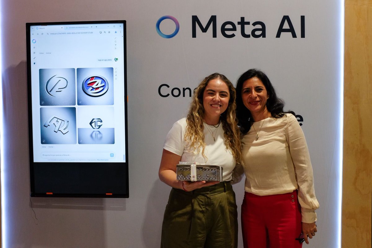 DesEconomicoOax's tweet photo. Como parte del #MetaDay Oaxaca, Erika Alvarez, integrante de @Meta impartió el taller de “Reels”, con el cual las y los participantes aprendieron trucos y técnicas para explotar al máximo esta herramienta de @instagram y aplicarla en sus cuentas comerciales. https://t.co/CCvLPsboEL