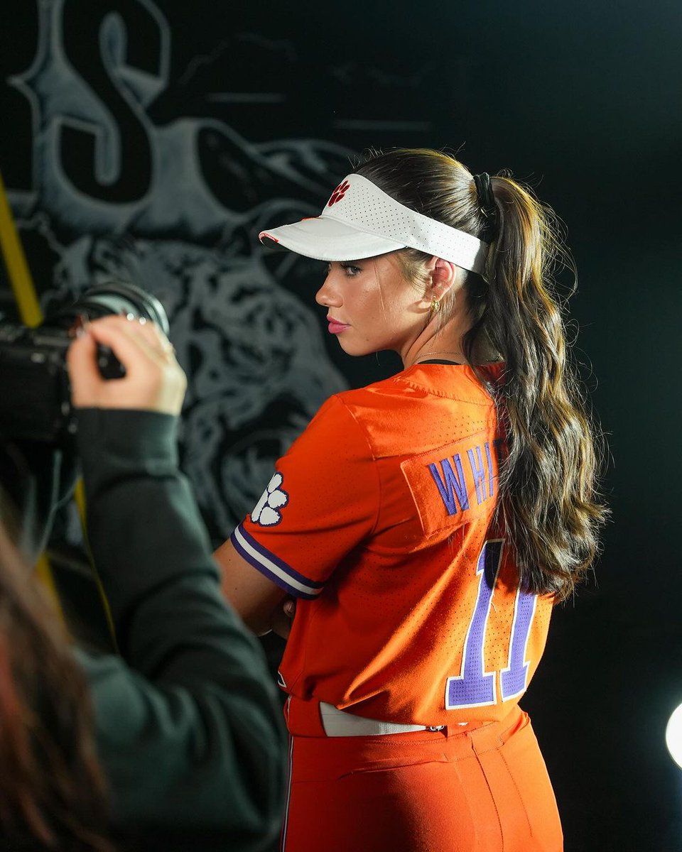 NCAASoftball's tweet photo. Behind the scenes 👀

#NCAASoftball x 📸 @clemsonsoftball https://t.co/XETiF5caqQ