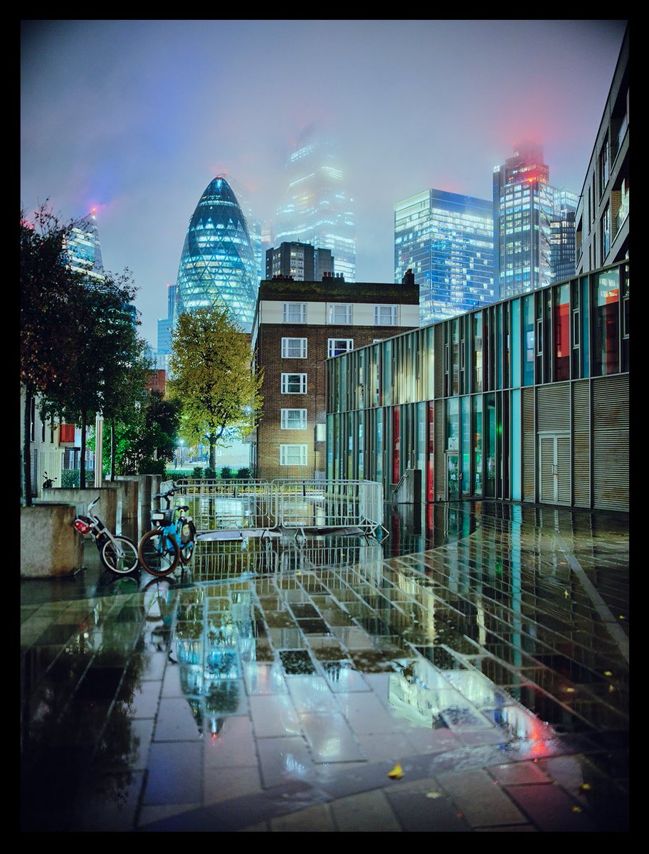 simsnotebook's tweet image. Home again #london