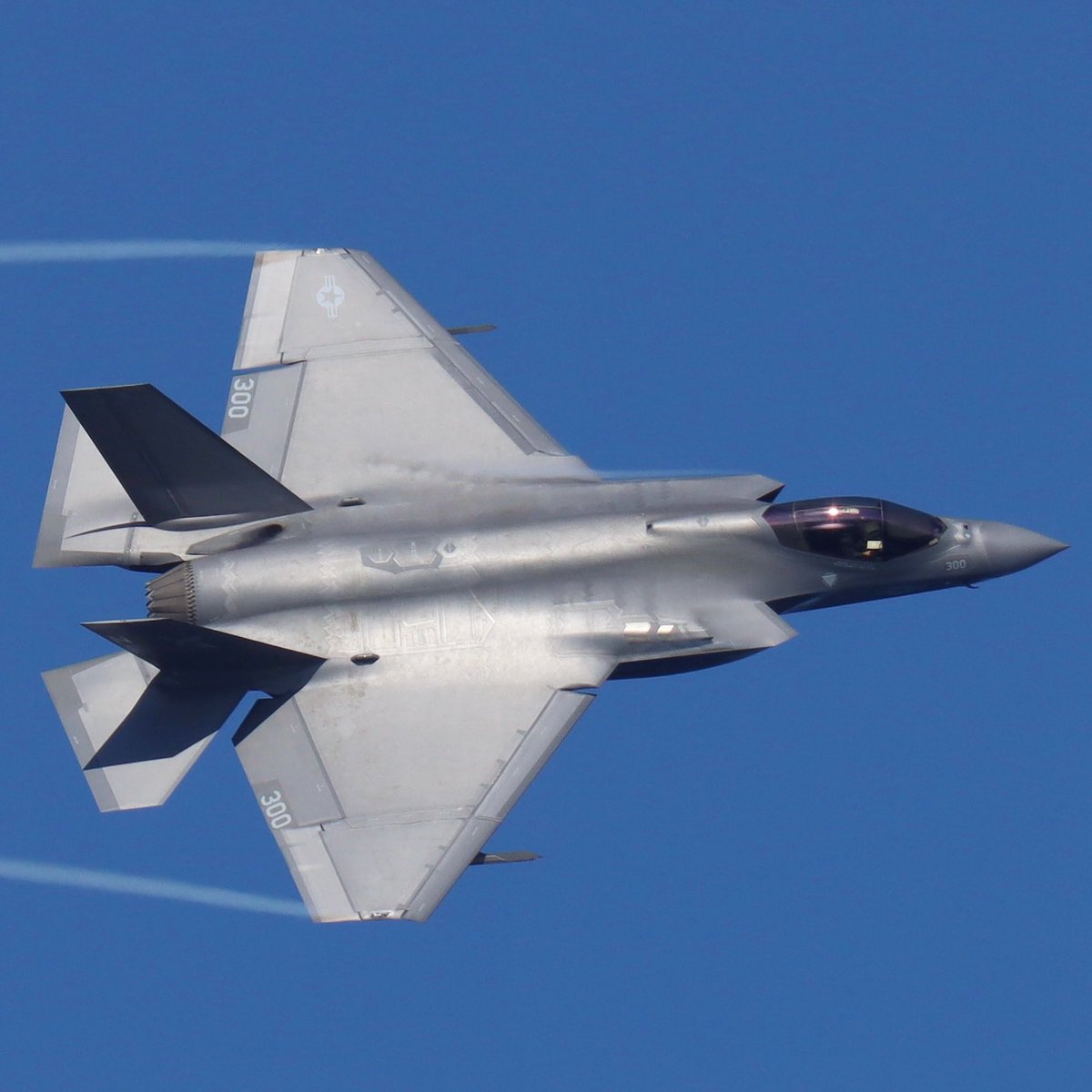 utX348J7oF96799's tweet image. 岩国基地
2024/11/20

F-35C
VFA-147
アルゴノーツ

#岩国基地
#navy
#f35c
#アルゴノーツ