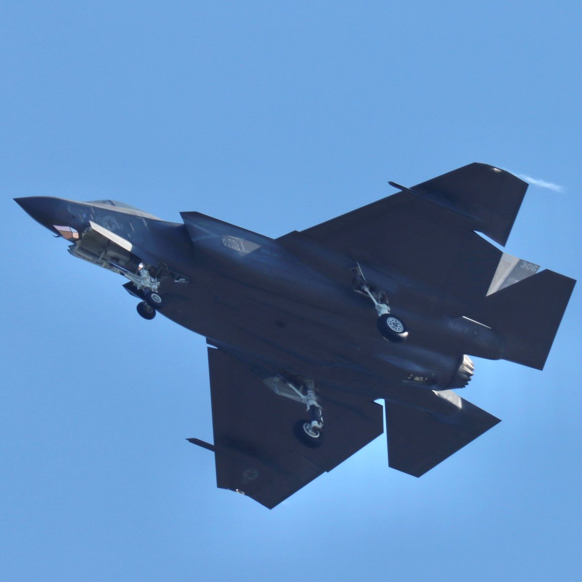 utX348J7oF96799's tweet image. 岩国基地
2024/11/20

F-35C
VFA-147
アルゴノーツ

#岩国基地
#navy
#f35c
#アルゴノーツ