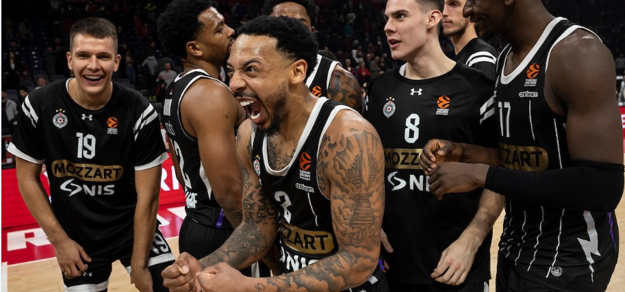 ,,Trener je čak pomenuo da su ga pitali na konferenciji da li je gotovo za nas. Kad mi je to rekao, pomislio sam da bi to trebalo da bude motivacija za nas. Nije ni blizu gotovo. 

Bez uvrede, ali mislim da su pogrešili što su pustili naše navijače, toliko su glasno navijali. Za