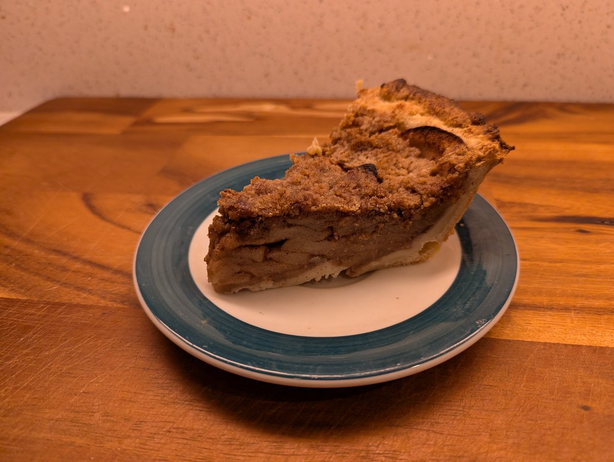 DanielRazza1's tweet image. Around this time of the year I branch out from baking cookies into also baking pies. I made apple pie over the weekend. Forgot to take a picture after it came out of the oven, so I took a picture of one of the slices instead.