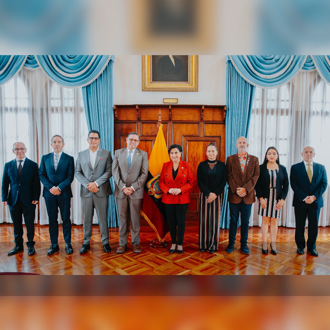 TurismoEc's tweet photo. Esta mañana, el Ministro de Turismo, @MateoEstrella, participó en la presentación del informe sobre el Estado de Conservación de las Islas Galápagos, acompañado de la Canciller @gabisommerfeld y representantes de diversas instituciones del Estado🐢⤵️ https://t.co/lsFnl6NLBI