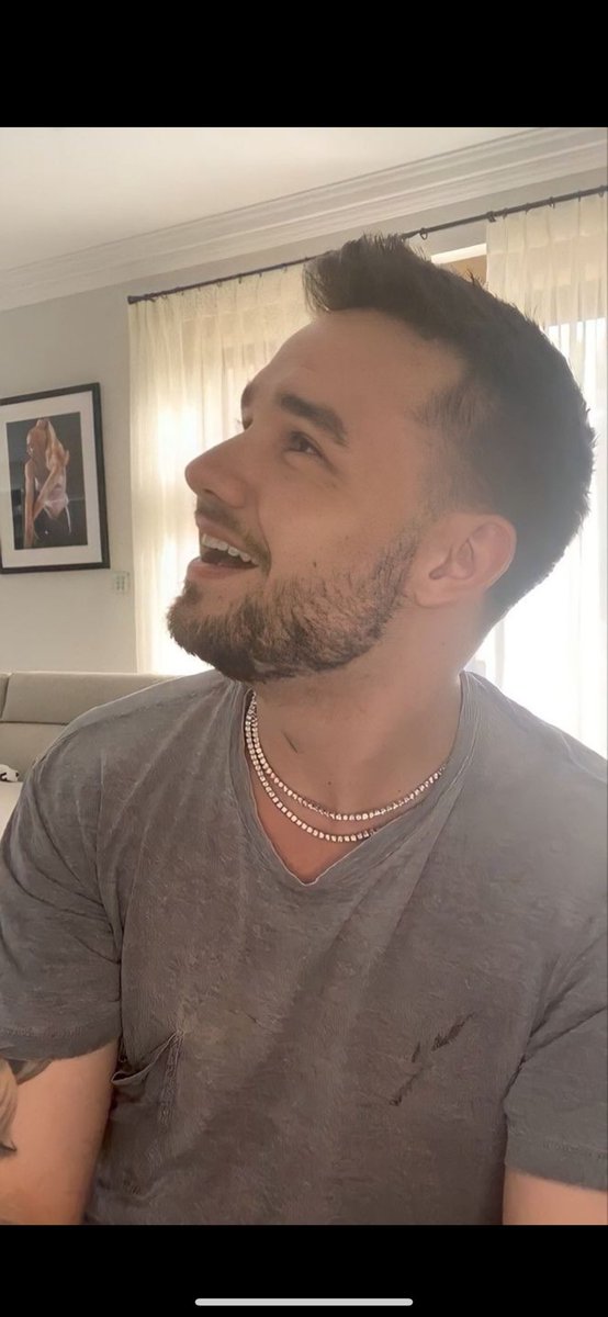 iLovedyouf1rst's tweet photo. Yesterday without any judgment

I silently thought it was a bizarre choice to wear that shiny necklace to the funeral.
Now I’m more than devasted.

He got Liam’s necklace. 
He’ll bring with him forever

#LiamPayne #ZaynMalik #HarryStyles #LouisTomlinson #TheBoys #OneDirection https://t.co/nEo1bp0Pyi