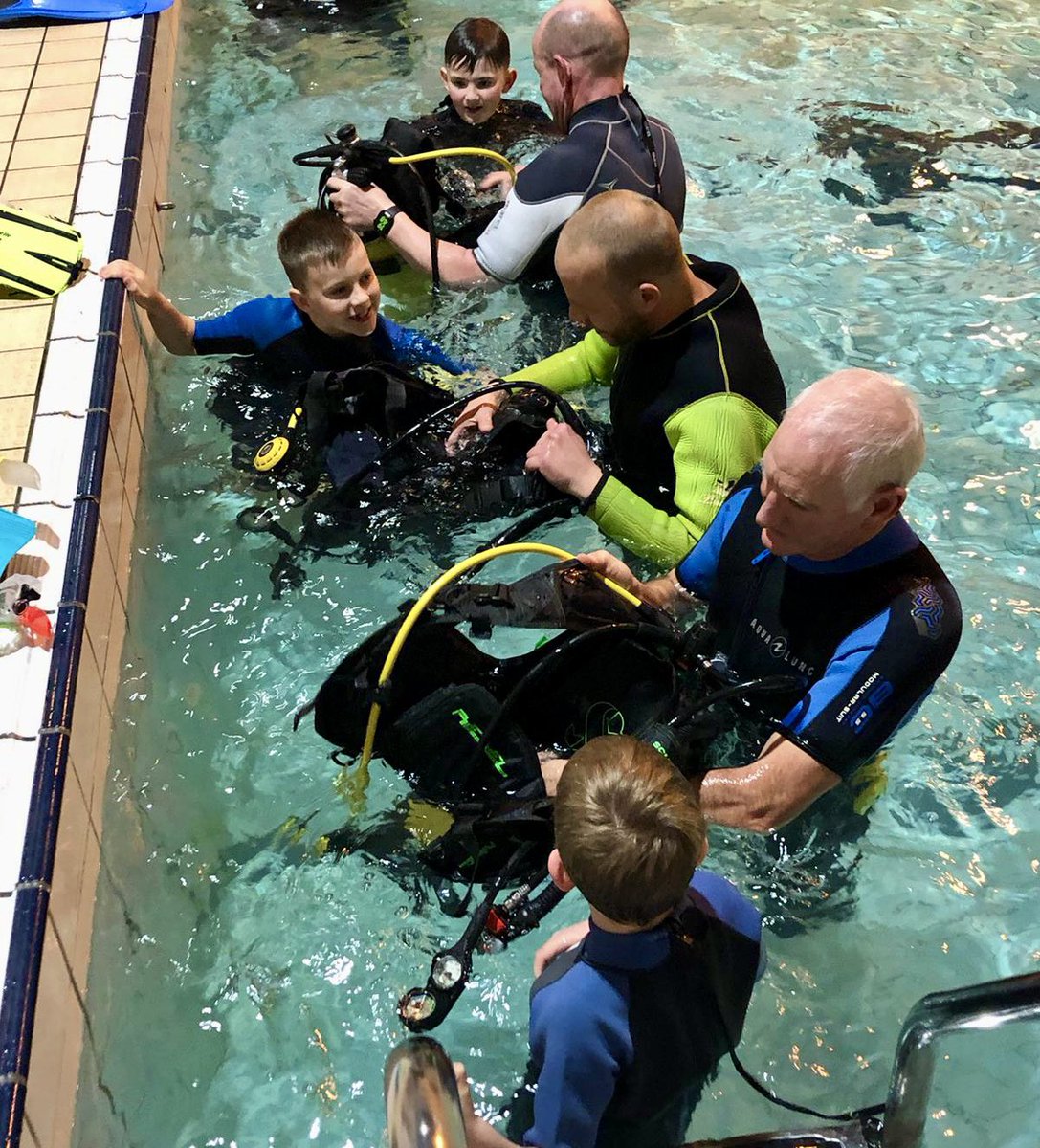 Scubanuts3's tweet photo. We had an amazing time at this month’s Kids’ Night in the Pool! 🎉 A huge round of applause to:

🐠 Jake, Jaxon, &amp; Logan, who kicked off their Seal Team journey by completing Missions 1 &amp; 2!

🐡 Masie &amp; Mason, who nailed their Safety Specialist Mission! 🛟 https://t.co/ExCZRdJ1dj