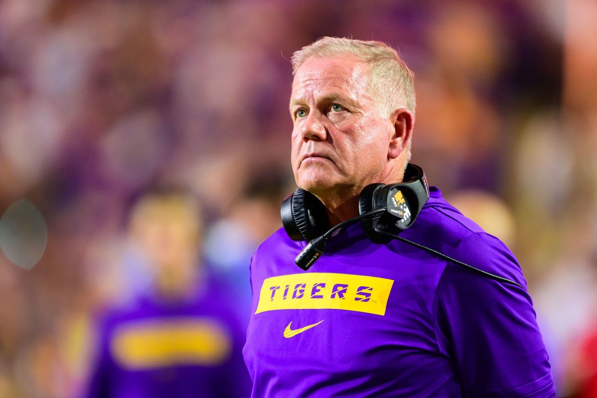 CFBTalkDaily's tweet photo. LSU falls further and further away from the top every second Brian Kelly is in charge of the program

They will always be competitive because of the natural talent in Louisiana 

But this man will not reach the mountain top

A poser, fraud and choker https://t.co/KjVxTY4Pm2