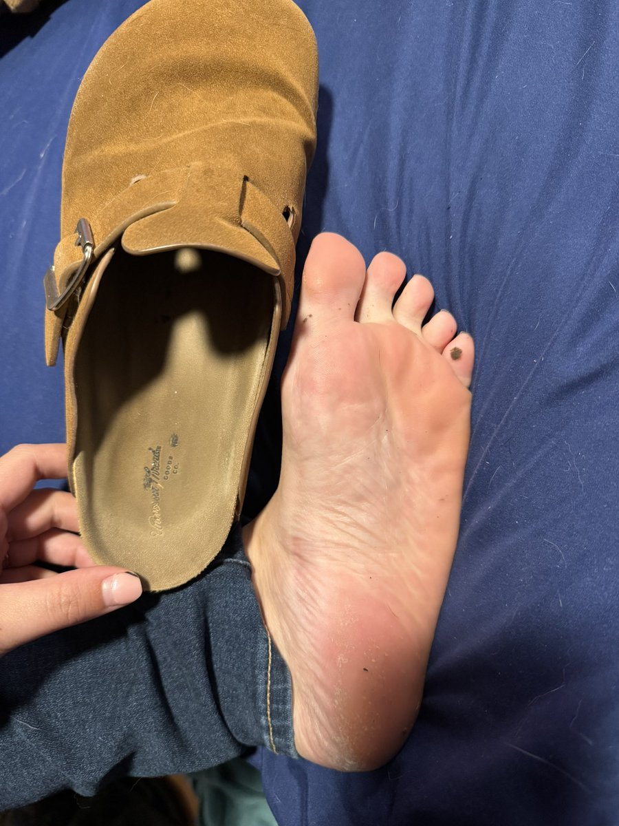 NewNewFeet's tweet photo. I have a treat for you, just kneel low to claim it 👅👃🏼

• smelly shoes • smelly feet • toes and soles • toe jam • toejam • sweaty feet • sweaty shoes • stinky feet • stinky shoes • shoes for sale • https://t.co/zU8nFxLCT1