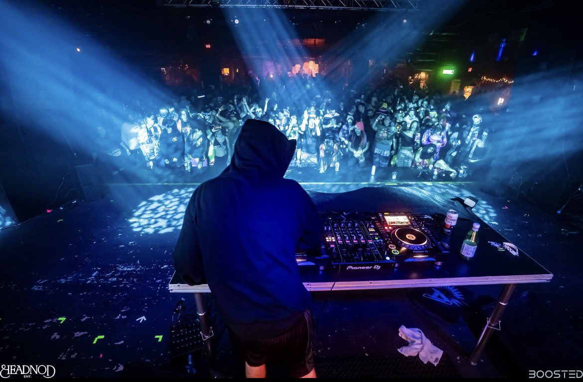 The_Widdler's tweet image. We went full #ZeroG mode at @BmoreSoundstage 

Big ups to @kursaaaaaaaaaaa, @Bommer_Official, @athena_audio, @HeadnodSquad &amp;amp; all those in attendance

📸: Rafael Rodriguez

#TheWiddler