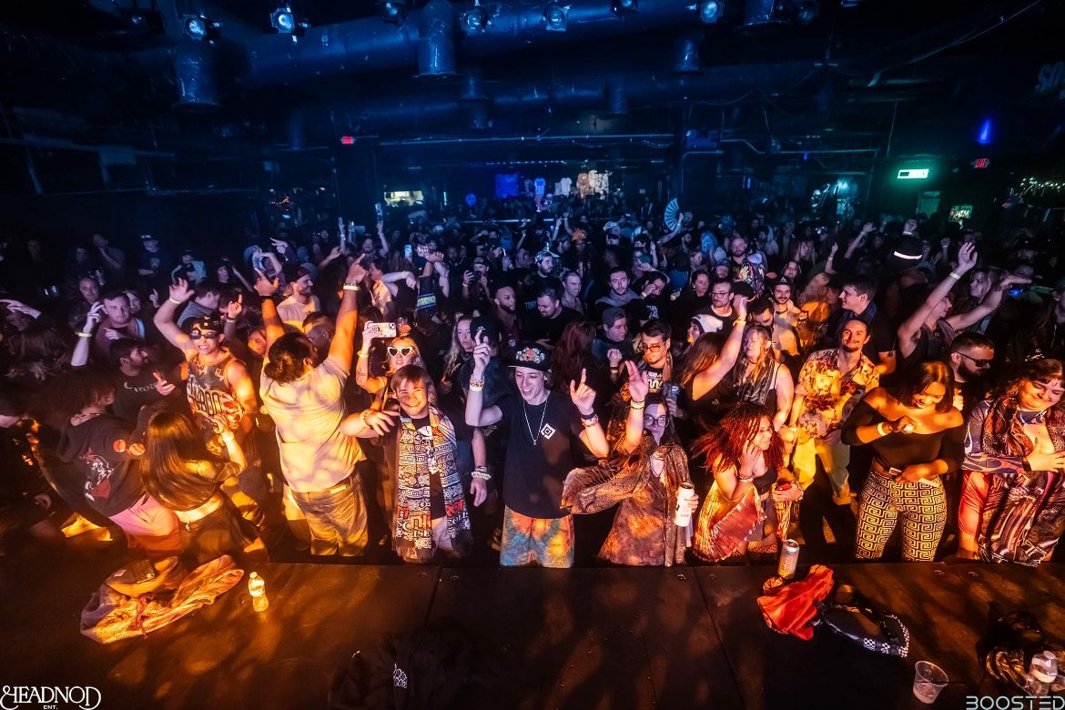 The_Widdler's tweet image. We went full #ZeroG mode at @BmoreSoundstage 

Big ups to @kursaaaaaaaaaaa, @Bommer_Official, @athena_audio, @HeadnodSquad &amp;amp; all those in attendance

📸: Rafael Rodriguez

#TheWiddler