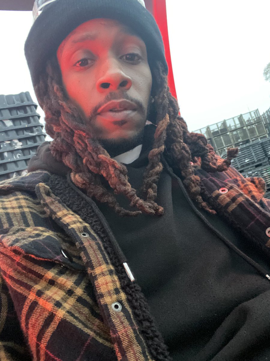 DanGlad5's tweet photo. It���s cold out but I’m all for it #Wintergrind💯💪🏾#workflow https://t.co/KAPg6oAhbS