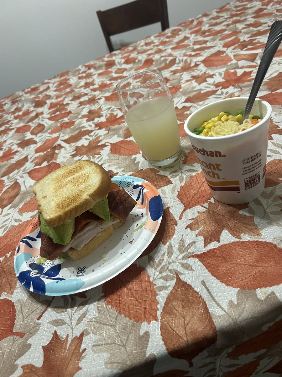 DabJavier's tweet photo. Boy dinner https://t.co/lrEXUrNjRW