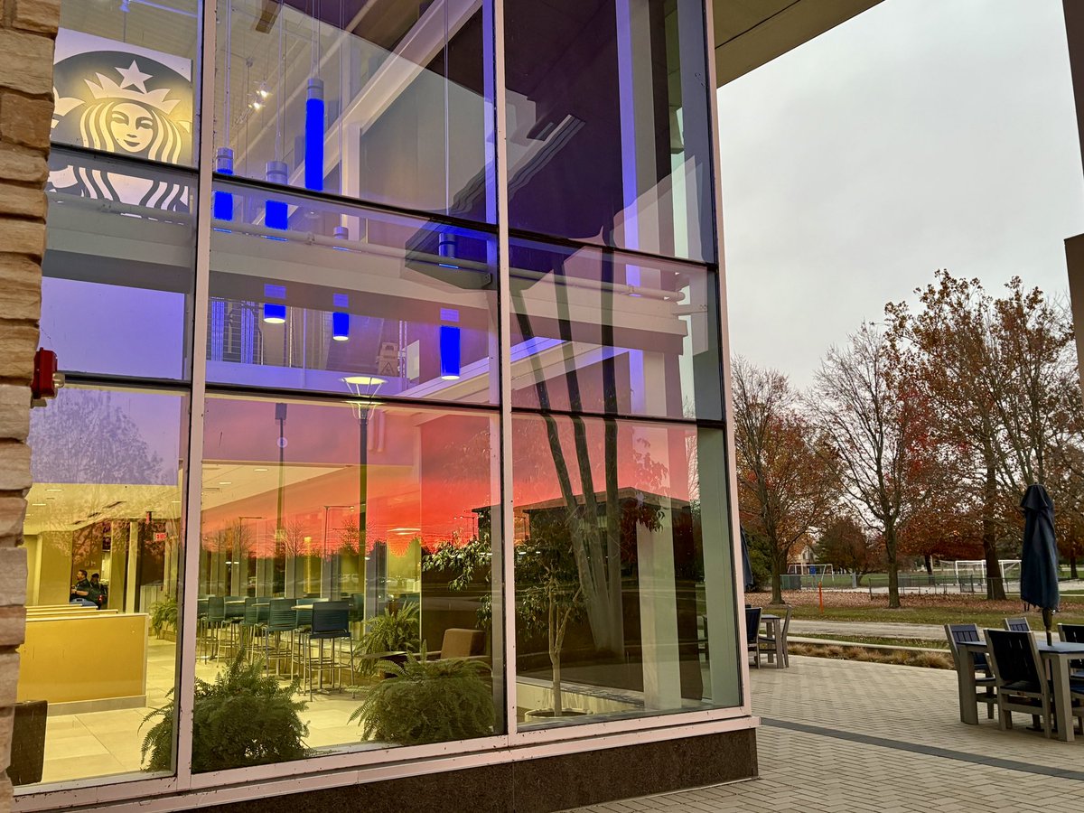 While at an event in the <a href="/UISedu/">University of Illinois Springfield</a> Student Union tonight, I noticed the light in the sky change color. I ran outside just in time to catch the season’s first wintry sunset.