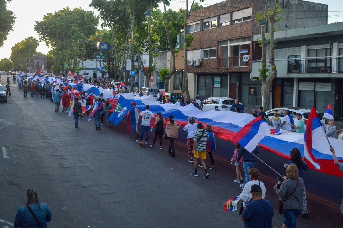 arroba_gonzalo's tweet photo. 📍¡Colonia se vistió de rojo, azul y blanco!

Las y los uruguayos estamos más cerca de conquistar la alegría ¡Sabremos cumplir!✨ https://t.co/GgdmPYMQMI