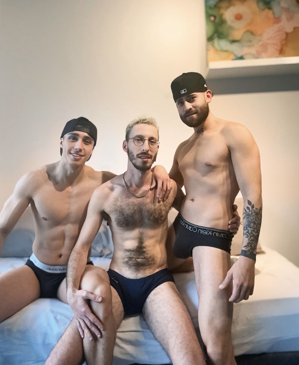 cervantesulloa's tweet photo. Espero q disfruten tanto de este encuentro como nosotros 🥵🔥estuvo lleno de muchos morbos y 💦💦💦🤤🤤🤤
Todo entre 3 es mejor 🔥🔥🔥
🍆🍑@cervantesulloa 
🍆🍑@marce_garrido 
🍆🍑@babaypelos 
Ya disponible : 
ARSMATE : https://t.co/7kpkaoDtgN
ONLYFANS :  https://t.co/Ob8bEZMUqa https://t.co/KyuOyCwFGR