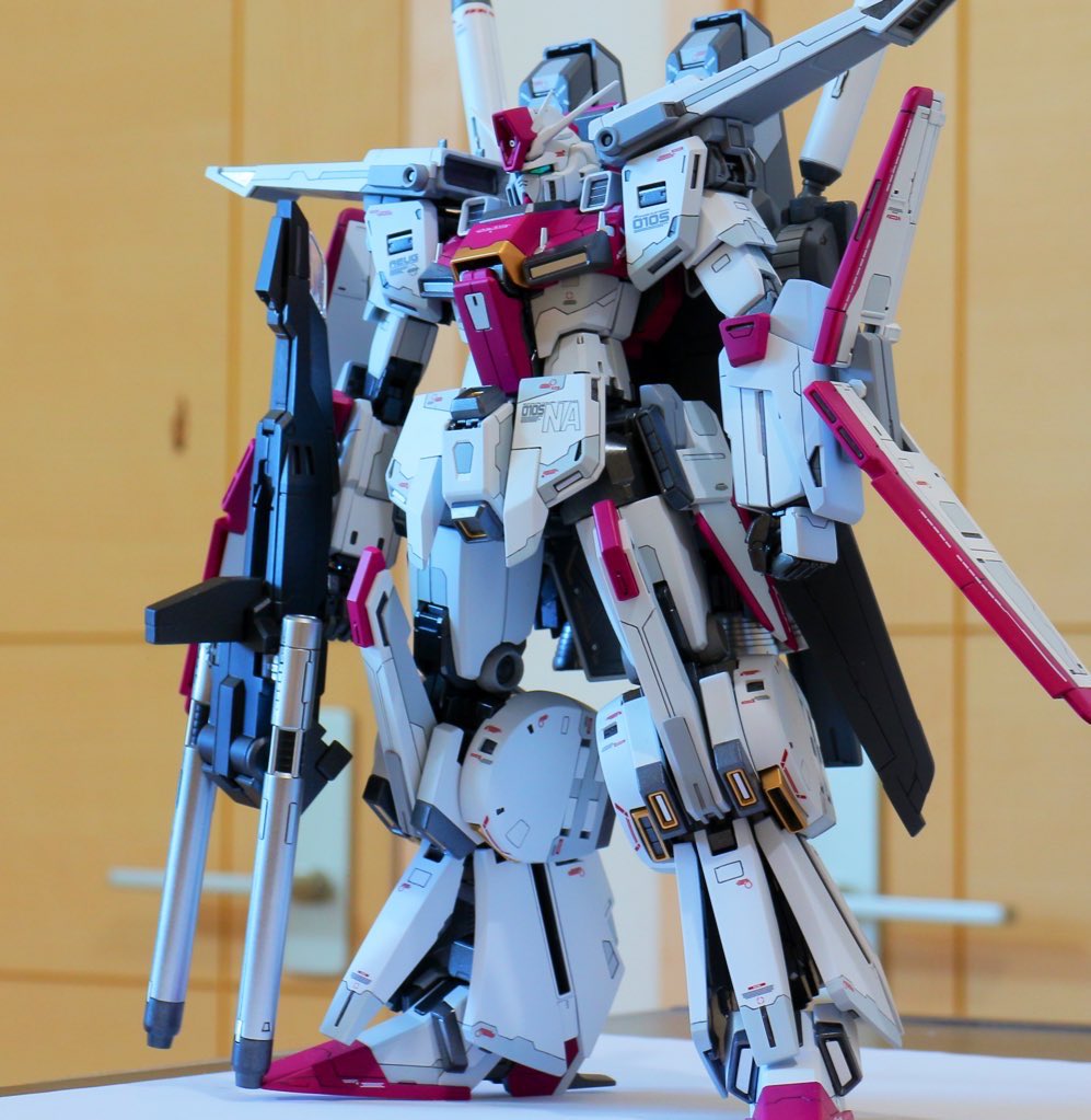 #おまえらの神推しガンダム見せろ下さい

以前はνガンダムだったけど最近はZZ

どっしり感がいい。