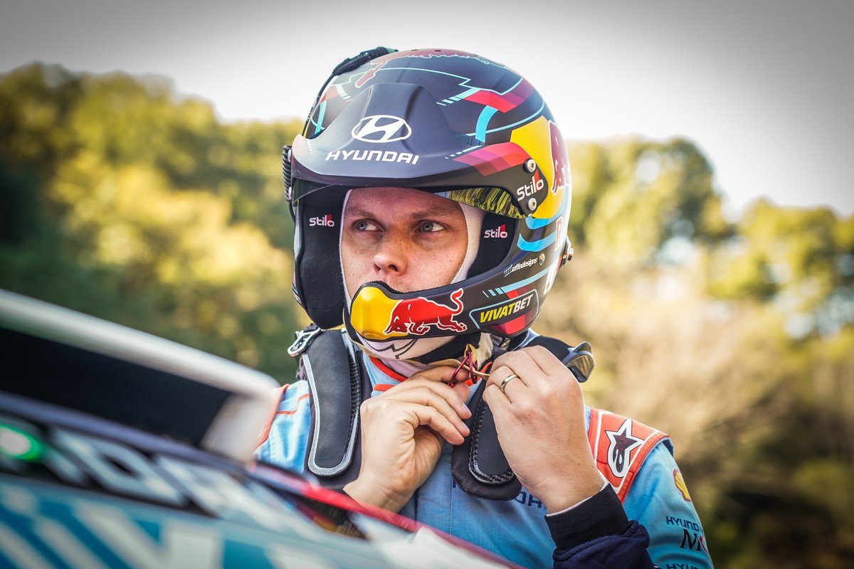 OttTanak's tweet photo. SS2 Isegami's Tunnel 1 (23,67 km):
1⃣ Neuville 18:27.4
2⃣ TÄNAK +1.2
3⃣ Evans +5.0
4⃣ Gryazin +44.6
5⃣ Pajari +45.4
#WRC #RallyJapan #goOtt https://t.co/RKlItSfWPG