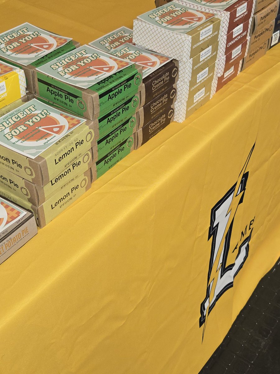 Anyway, you slice it, we’re so thankful for our amazing staff! 🥧 #ThankfulThursday <a href="/HillsboroughSch/">Hillsborough Schools</a> <a href="/TransformHCPS/">HCPS Transformation Network</a>