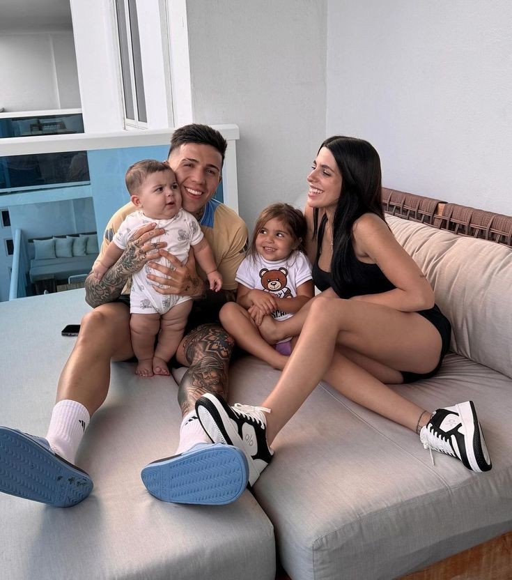 ENZO DEJÓ ESTO POR NICKI NICOLE?