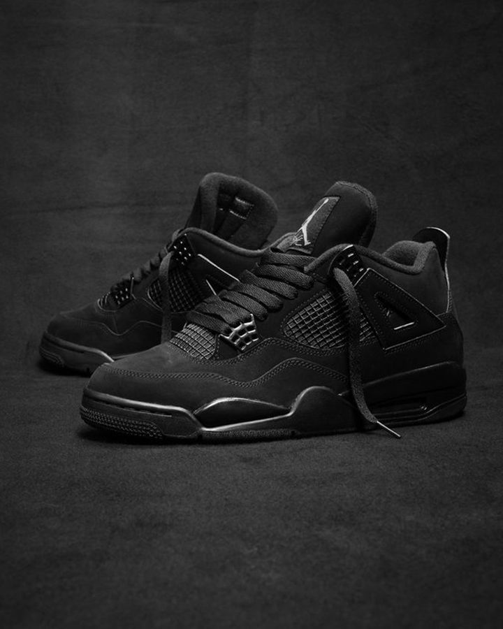 JustFreshKicks's tweet photo. The Air Jordan 4 "Black Cat" is expected to return in 2025 🐈‍⬛ https://t.co/mNQV8QuU6B https://t.co/o87PuK9rVJ