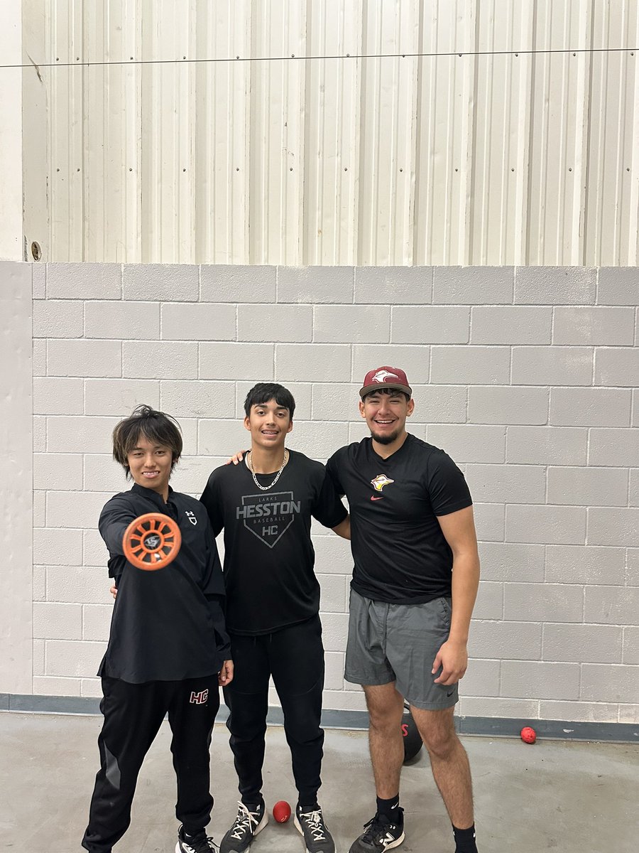 With the pitching competition getting closer to the end, the hitting league is all wrapped up! The grey 3 team fought hard and won it all in the grey division!🏆
(Left to Right: Yuri Inoue, Brayden Haire, and Edgar Mario Lopez Jr.)