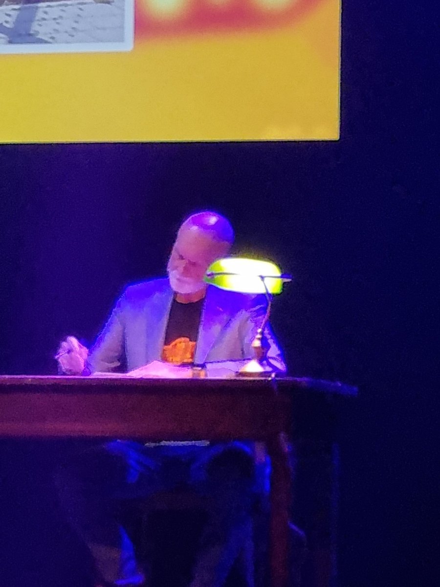 JHeijenk's tweet photo. Vanavond een mooie avond bij het #energietheater gehad

Hier denk ik de beoordelaar die elke pitch van 10 minuten een beoordeling aan het schrijven was

Van mij krijgen ze allemaal een dikke voldoende https://t.co/lRii6yov7n