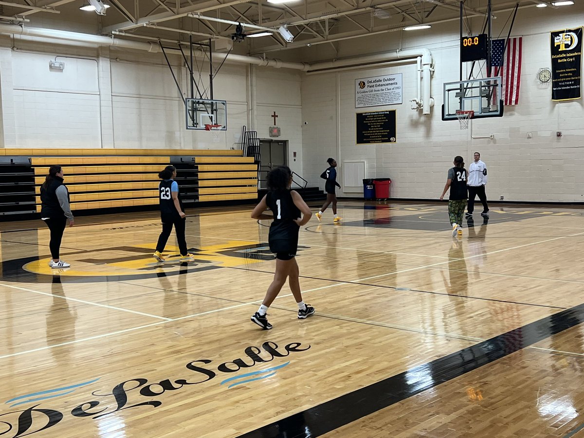 A huge shoutout to @TheAnaGarcia &amp; <a href="/dlsgirlsbball/">DeLaSalle Girls’ Basketball</a> for letting me come to practice today! Can’t wait to see this group this season! Eyes squarely on that AAA 🏆 

Catch a season preview out tomorrow on <a href="/JrAllStarMN/">Minnesota Jr. All-Star GBB</a> 😎🏀