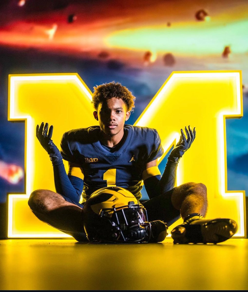 BluePrintJay's tweet image. Michigan 2025 wideout class could finish looking like this?? 🤔💭

Derek Meadows 6’5
Jacob Washington 6’3
Jamar Browder 6’4 
Andrew Marsh 6’1