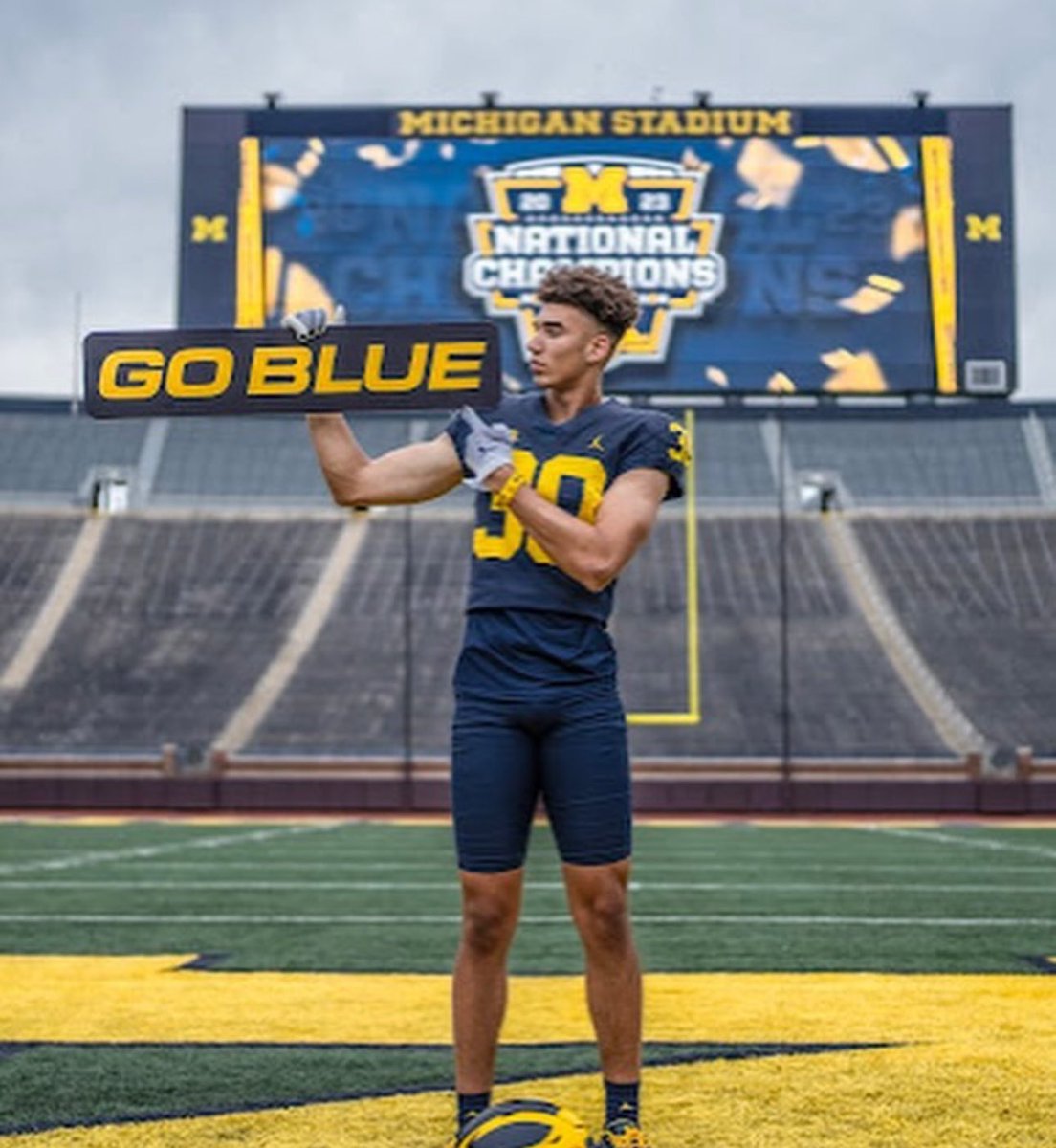 BluePrintJay's tweet image. Michigan 2025 wideout class could finish looking like this?? 🤔💭

Derek Meadows 6’5
Jacob Washington 6’3
Jamar Browder 6’4 
Andrew Marsh 6’1