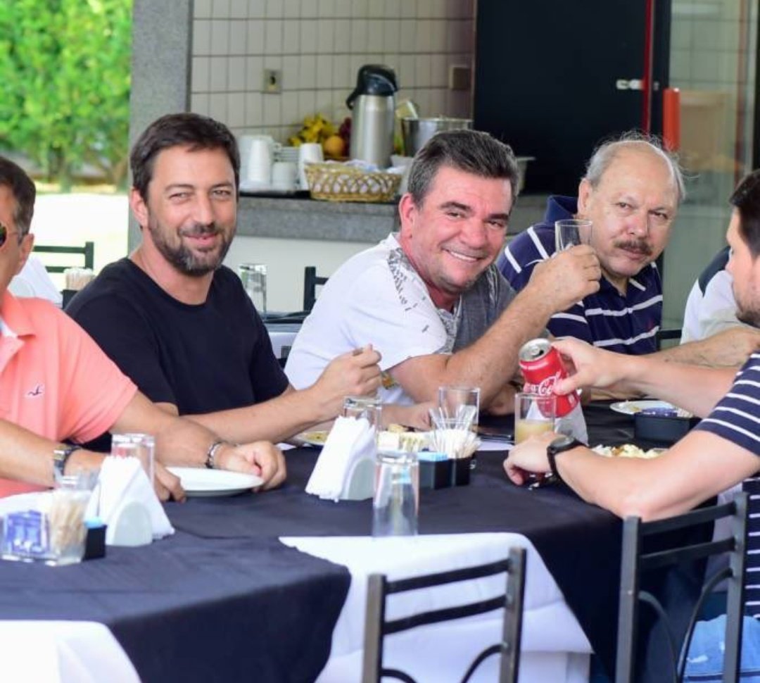 NJanfren's tweet photo. O foda é saber que o Luan APANHOU POR MUITO MENOS

Mesmo sendo perninha, ele nunca roubou ou ajudou a destruir o clube igual esses aqui

Então chega desses conselheiros e a trupe R&amp;T fazerem o que querem 

Que saiam do Corinthians à base de porrada e pontapés.  NÃO VAI TER GOLPE! https://t.co/8La8CruDqH