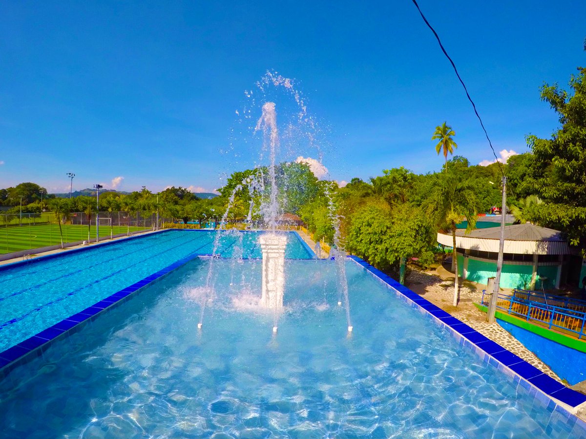 ¡Ya está lista! Mañana inauguramos la nueva piscina olímpica del Polideportivo en Nejapa.

Seguimos construyendo una nueva historia en San Salvador Oeste.
