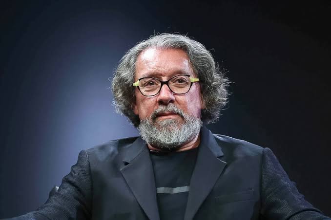 ⚖️ Kakay:

"A defesa está no direito dela ao afirmar que o Ministro Alexandre de Moraes deveria se dar por suspeito no inquérito onde o Bolsonaro e parte de sua turma de militares golpistas foram indiciados. 

A defesa deve ser ampla e o contraditório garantido. Assim é que exige