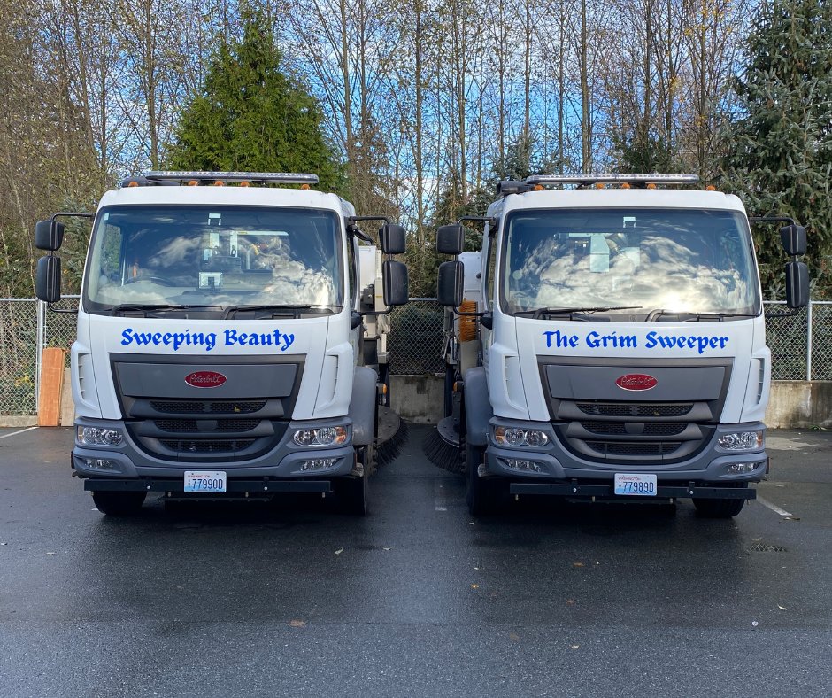 CityofBothell's tweet photo. All roads are back open in Bothell! Crews continue to clean up our roads and parks. If you’re cleaning up your property, please put yard waste in your compost bin, not on the streets, to help our street sweepers run more efficiently. More: https://t.co/ylGqHmqeuH. https://t.co/qF9PNSBL8N