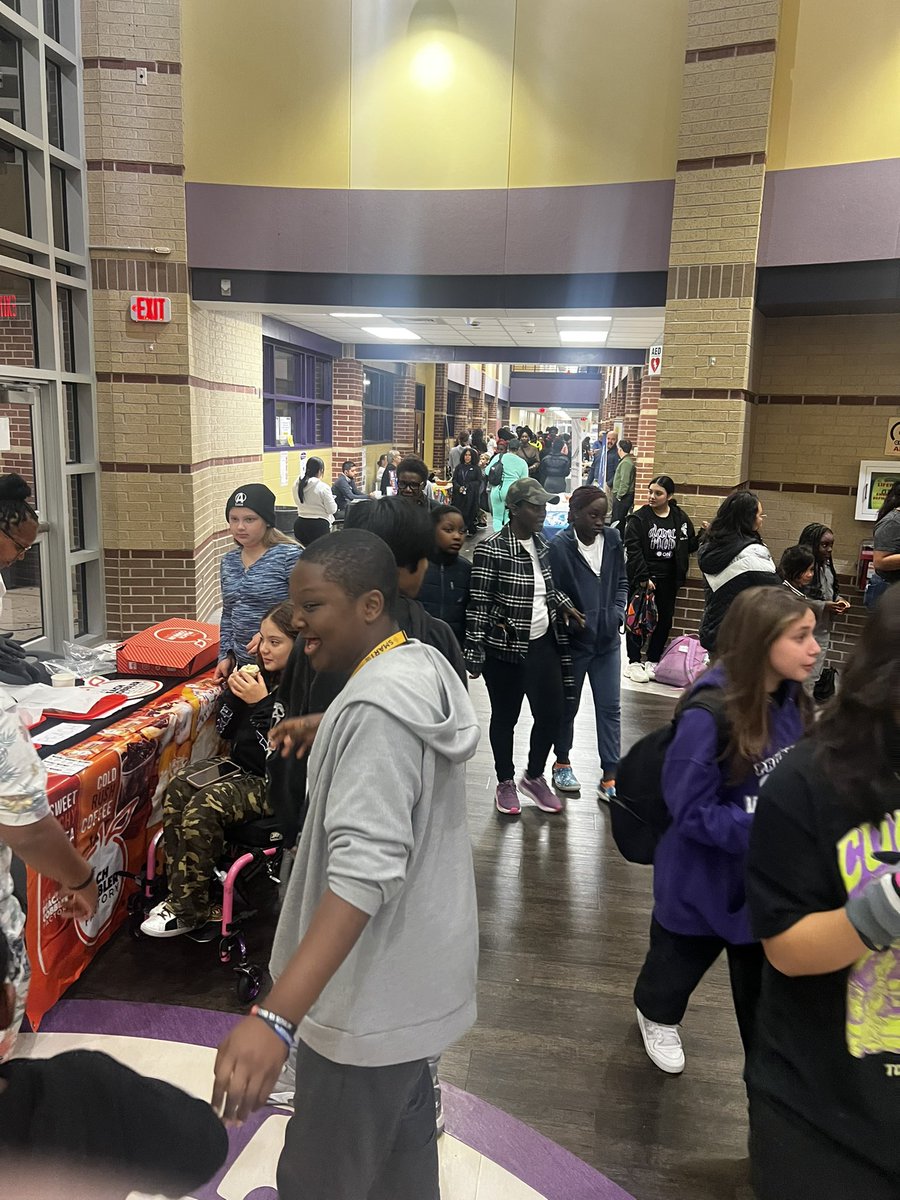 mrjhcounseling's tweet photo. It’s a full house at The Ranch for our Community Cookout!! 💜💛@MRJHMavs @katyisd https://t.co/7rv0WNPzdJ