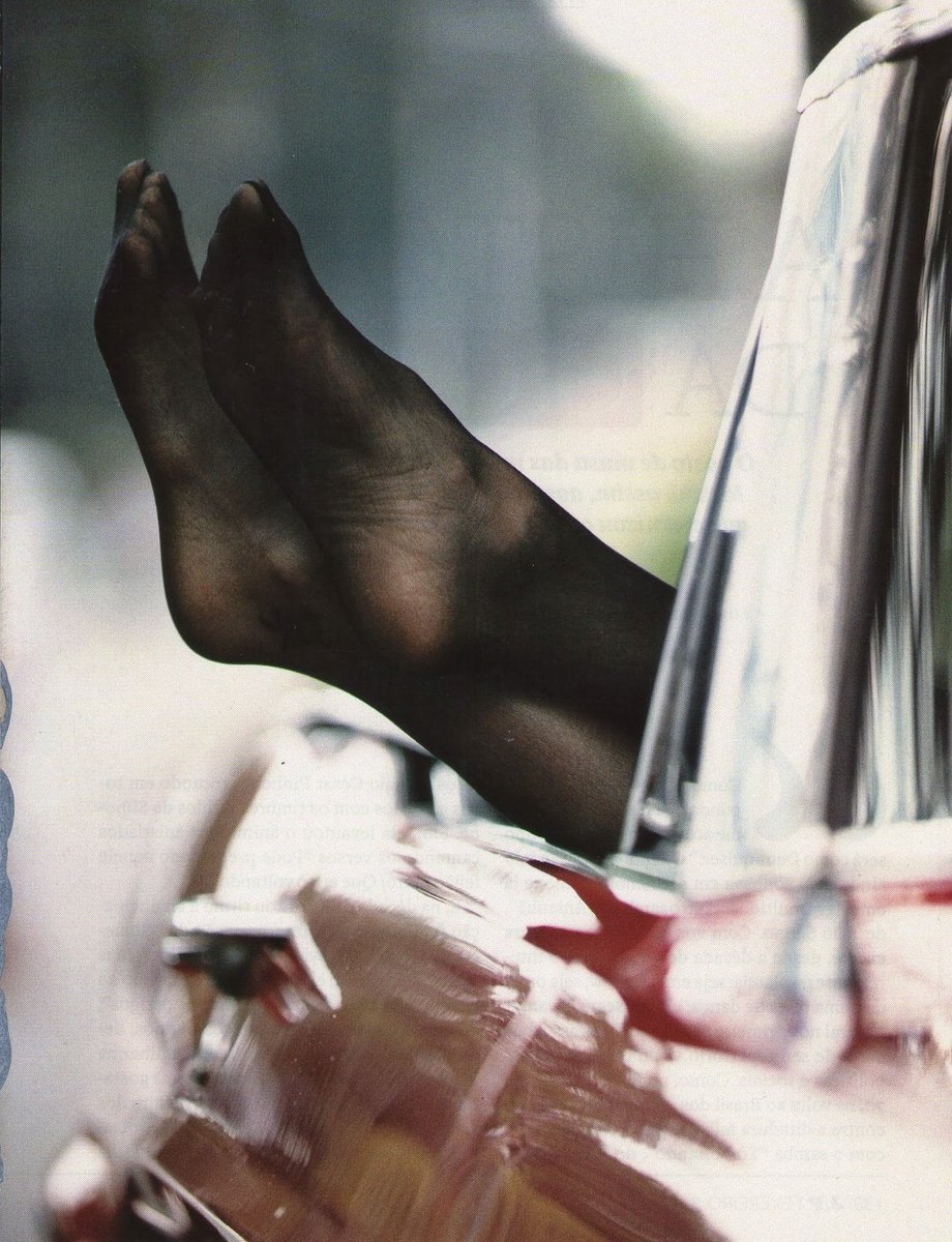 iloveeefeeet's tweet photo. Dream Scene: Me driving a classic vehicle while my girl is riding passenger next to me with her feet hanging out of the window without a care in the world https://t.co/rPoMqIWVwt