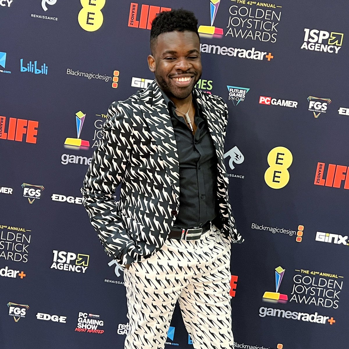 alex_moukala's tweet photo. Today at the Joystick Awards, a reporter from the BBC asked me if there was any connection between my outfit and gaming.

I simply replied:
Final Fantasy VII and Kingdom Hearts 2. https://t.co/87YrW6oQhy
