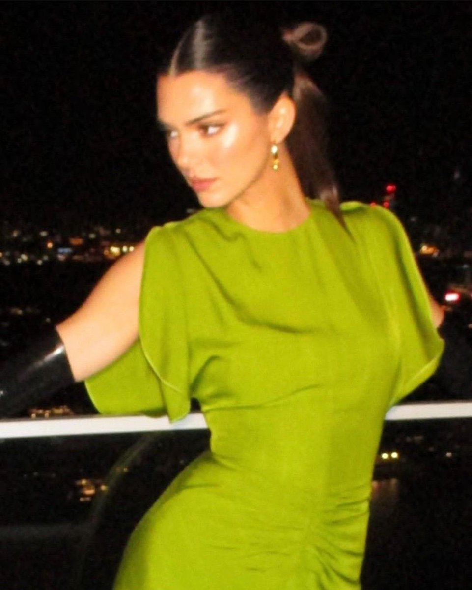 kendall jenner wearing victoria beckham