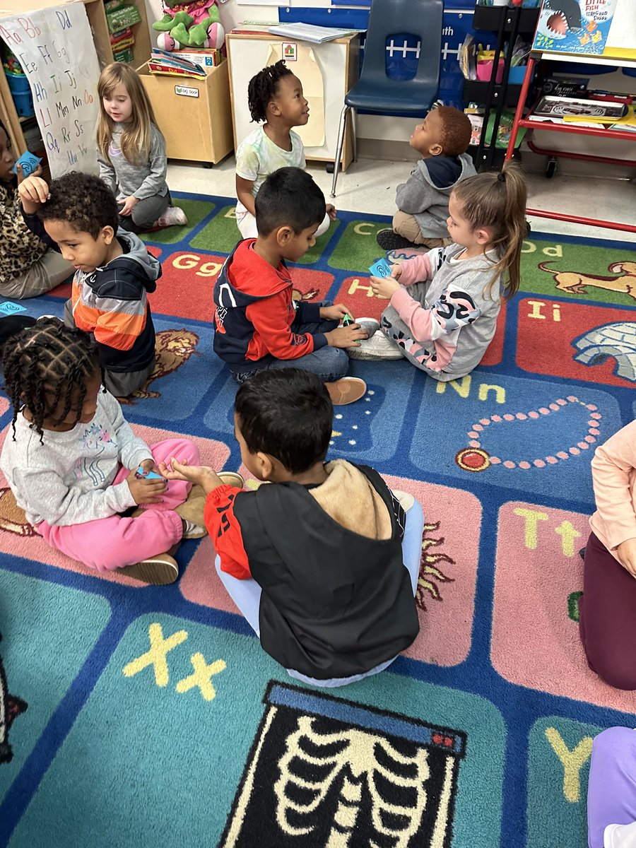 KatieHerman26's tweet photo. @Shugart_Sheriff #GISDPreK turn &amp; talk about “The 3 Little 🐷”. We 🤔💭what was going to happen next after the 🐺 went ⬇️ the chimney. I wrote what some talked about w/ their partner. We confirmed if that was ✅ when we finished the story. @ChasityDBass @nestedlearning @GISDTLD https://t.co/YH5hxxZMmh