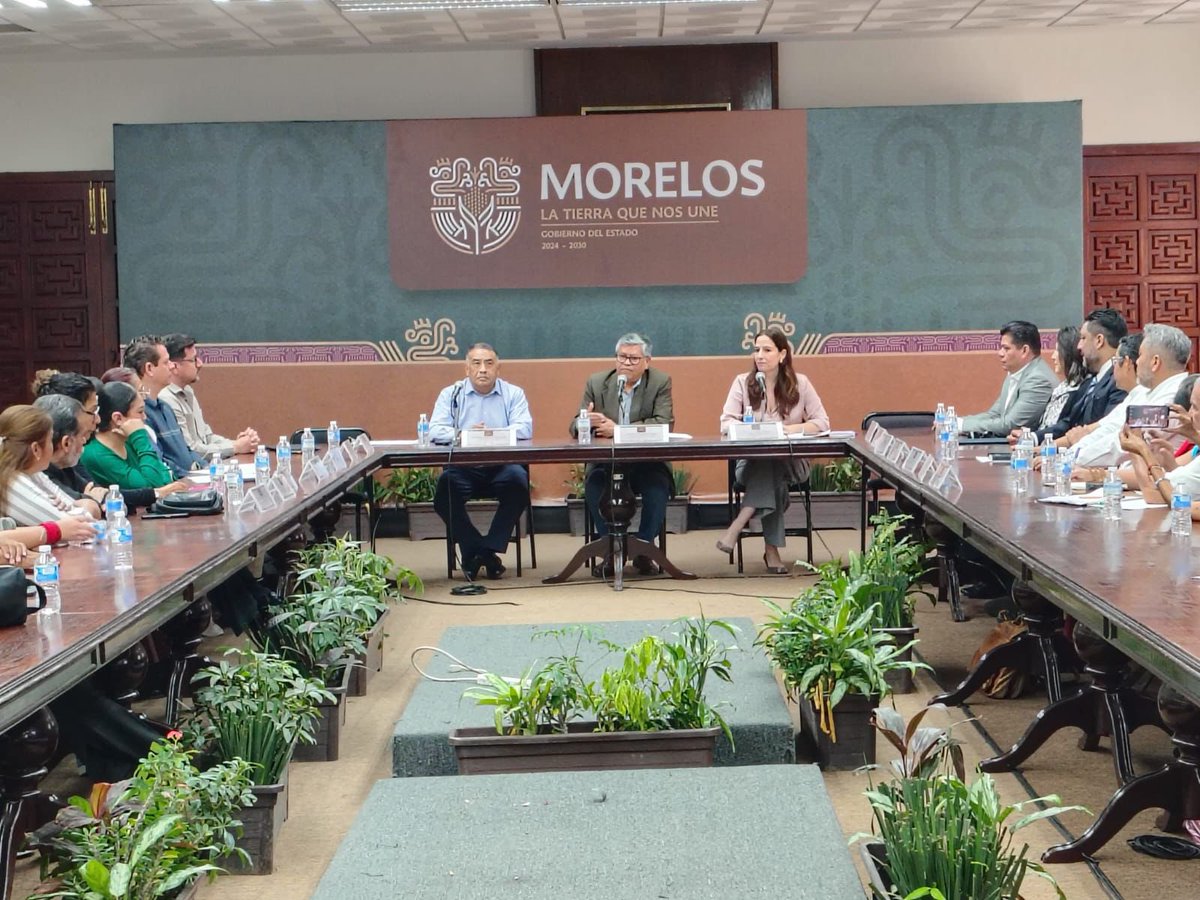 SG_Morelos's tweet photo. La construcción de paz surge a partir de la escucha activa de todas las voces, por ello, nos reunimos con representantes de diferentes Asociaciones Religiosas para ir construyendo estrategias que abonen a una sociedad unida y en paz.

#50DíasDeAcciones
#LaTierraQueNosUne https://t.co/3YSlxBztoc